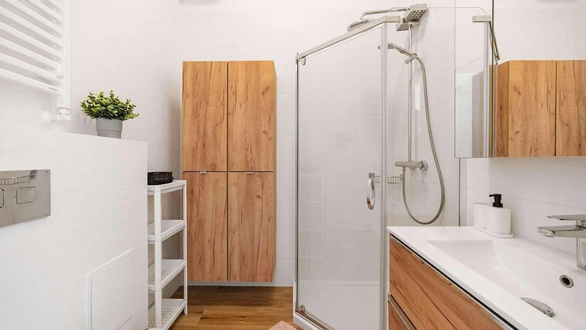 Luxury Apartment On Zlota Street Warschau
